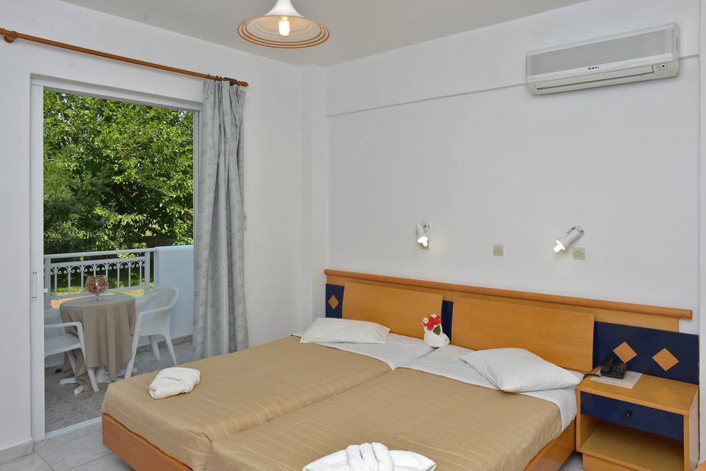 Fili Hotel Apartments Tigkaki  Phòng bức ảnh