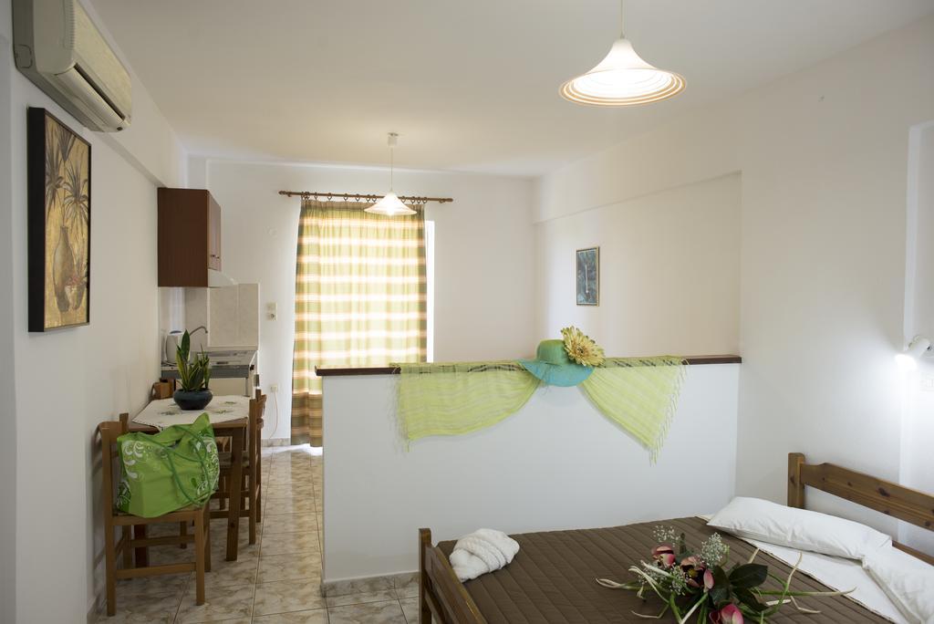 Fili Hotel Apartments Tigkaki  Phòng bức ảnh