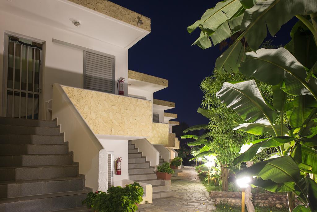 Fili Hotel Apartments Tigkaki  Ngoại thất bức ảnh