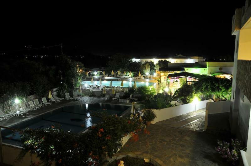 Fili Hotel Apartments Tigkaki  Ngoại thất bức ảnh